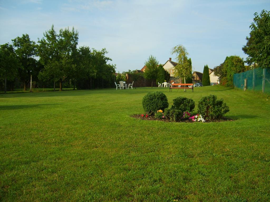 Szuts Panzio Bed & Breakfast Fertőrákos Exterior foto