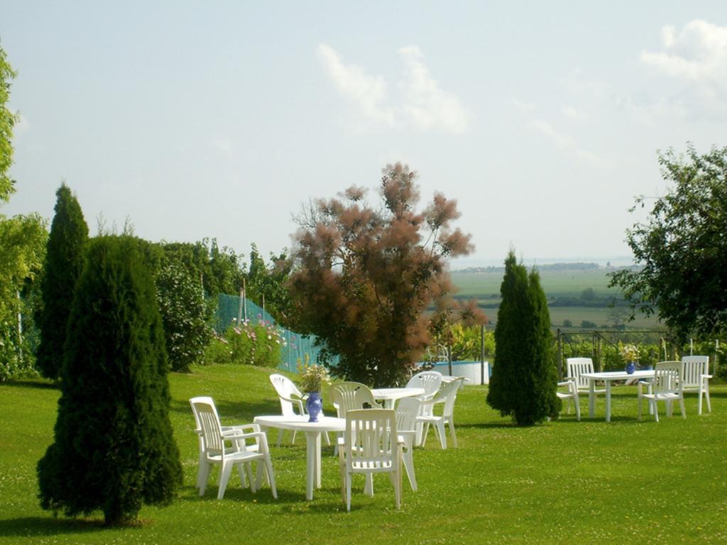 Szuts Panzio Bed & Breakfast Fertőrákos Exterior foto