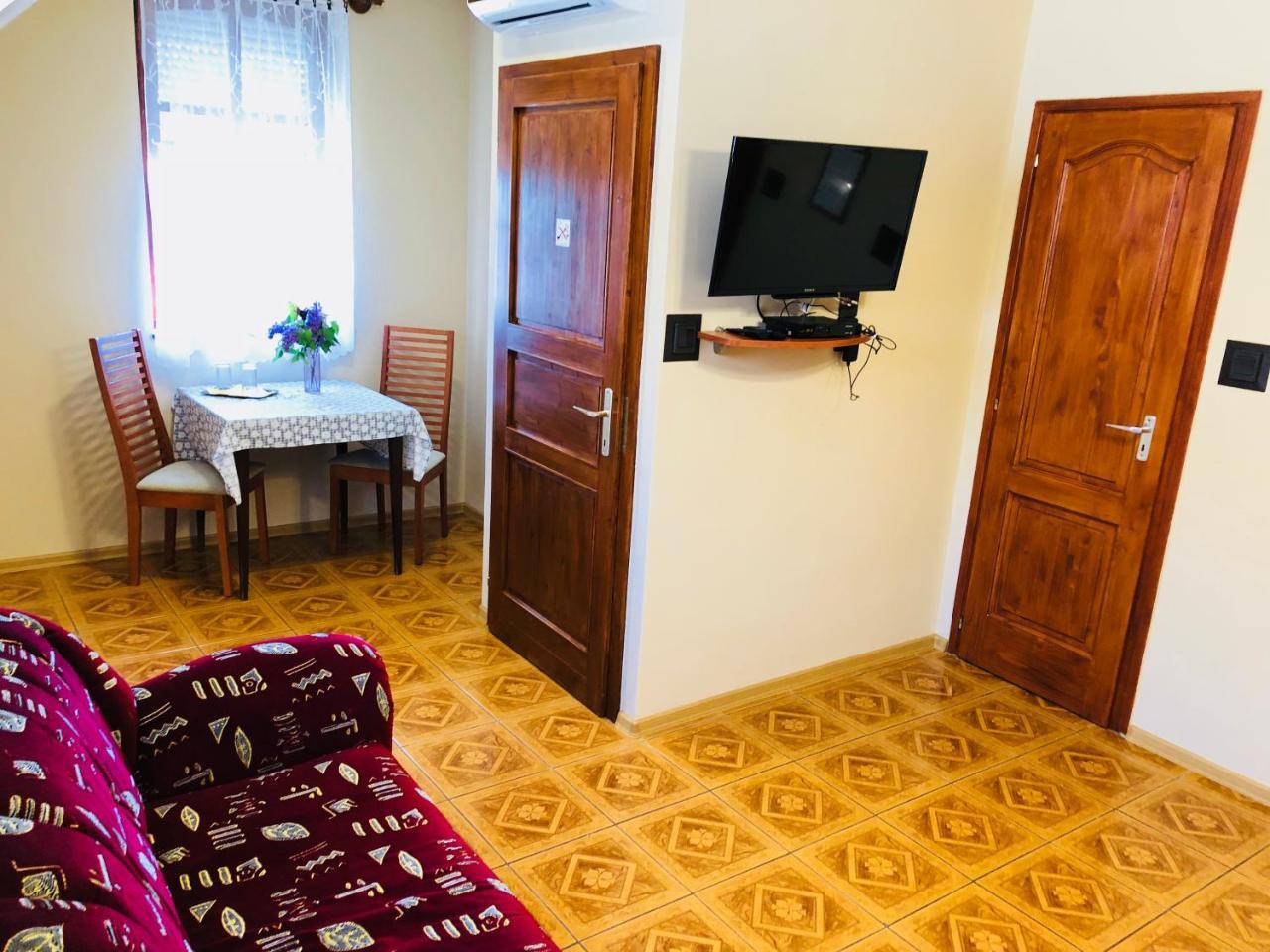 Szuts Panzio Bed & Breakfast Fertőrákos Exterior foto