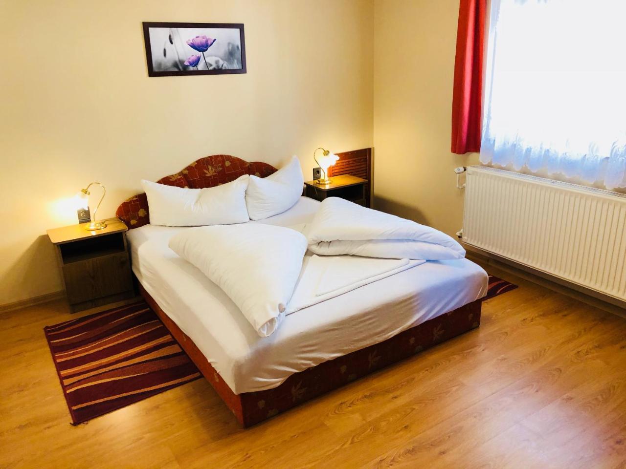 Szuts Panzio Bed & Breakfast Fertőrákos Exterior foto