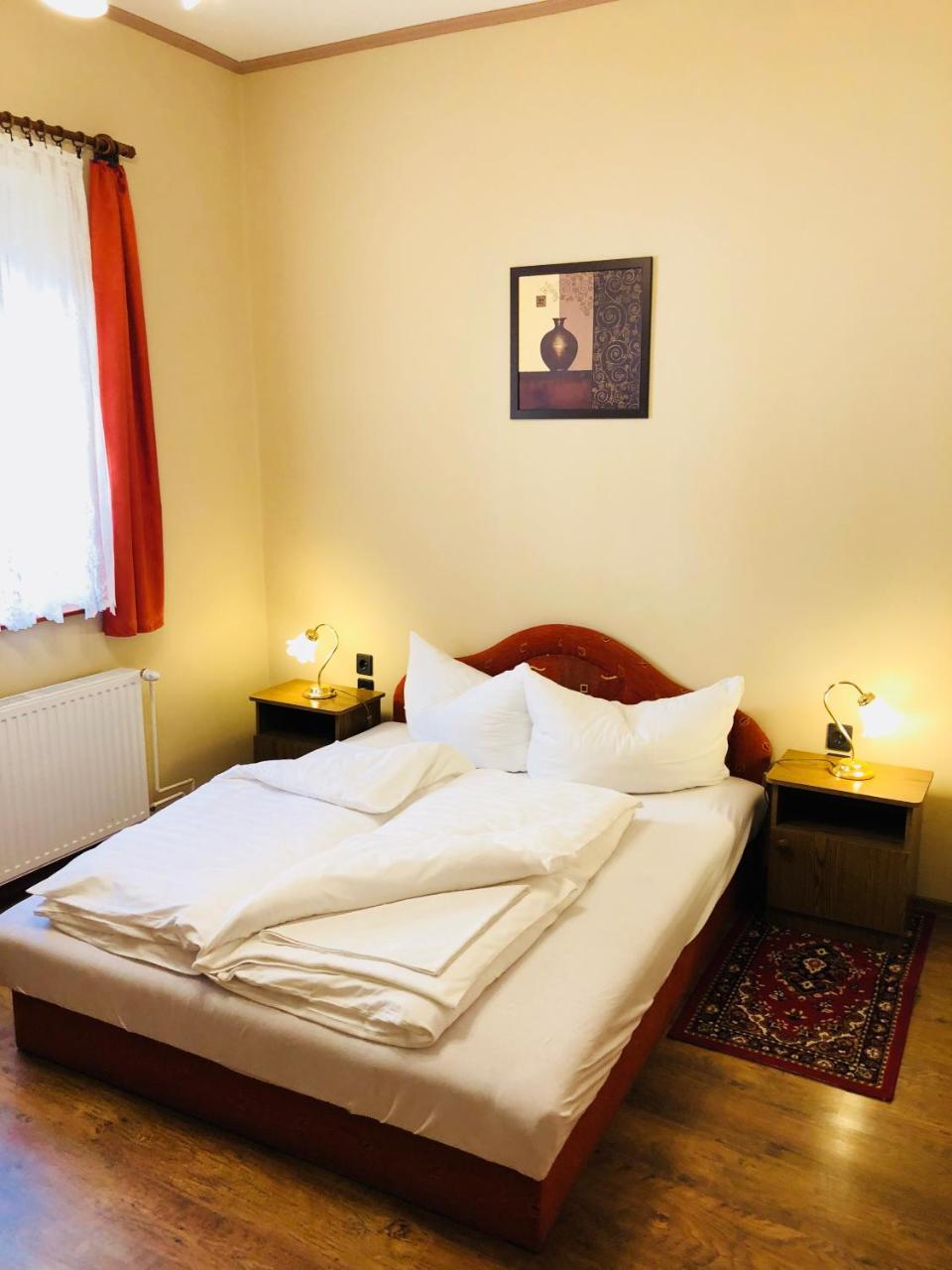 Szuts Panzio Bed & Breakfast Fertőrákos Exterior foto