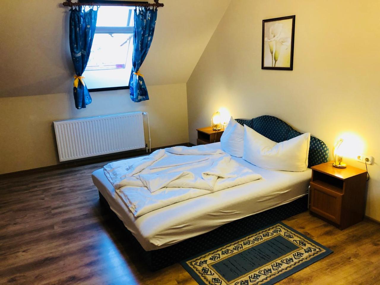 Szuts Panzio Bed & Breakfast Fertőrákos Exterior foto
