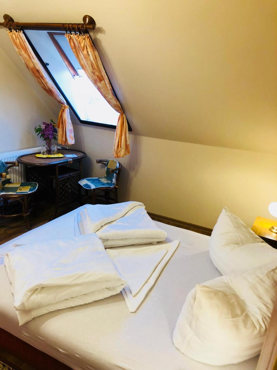 Szuts Panzio Bed & Breakfast Fertőrákos Exterior foto